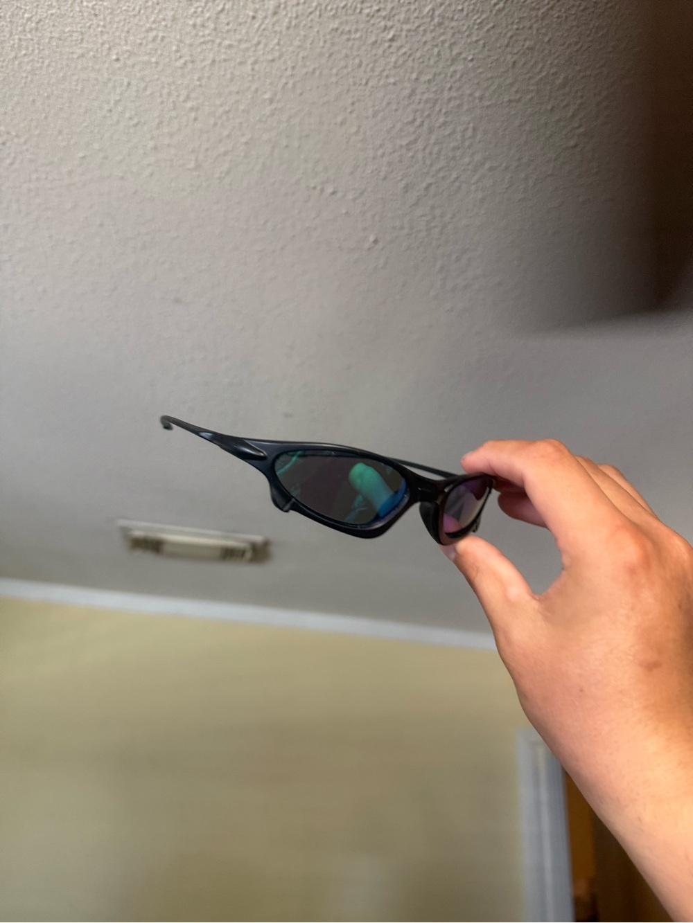 Men's Black Sport Sunglasses with Tinted Lenses oaks